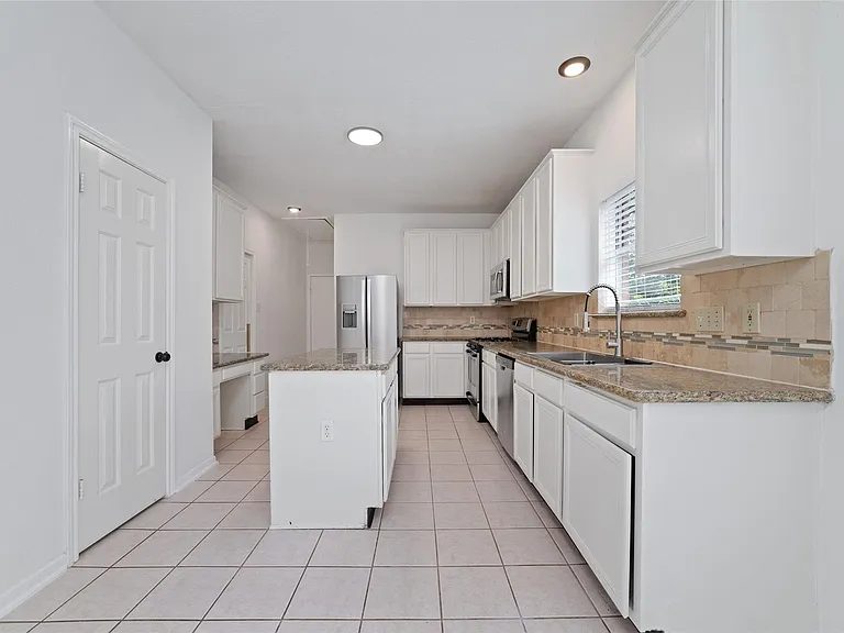 Nhà bán 4 phòng ngủ tại Houston, TX - $299,000 - ảnh 6
