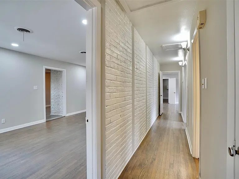 Nhà bán 4 phòng ngủ tại Houston, TX - $300,250 - ảnh 5
