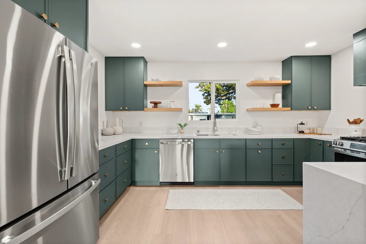 Nhà bán 4 phòng ngủ tại Long Beach, CA - $995,000 - ảnh 4