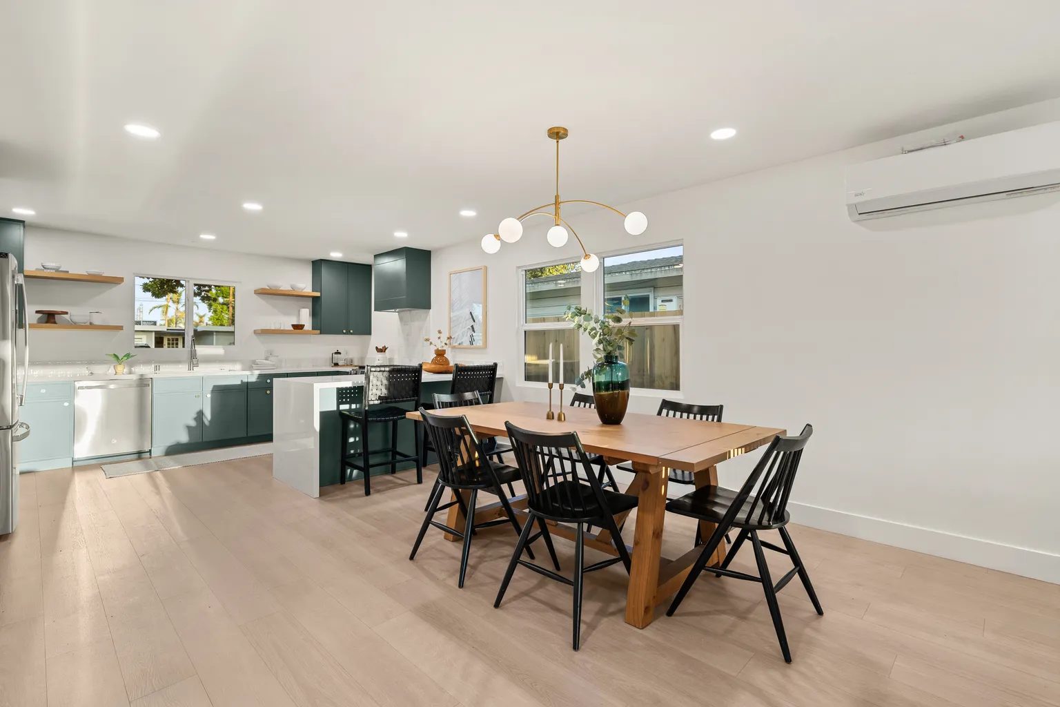 Nhà bán 4 phòng ngủ tại Long Beach, CA - $995,000 - ảnh 3
