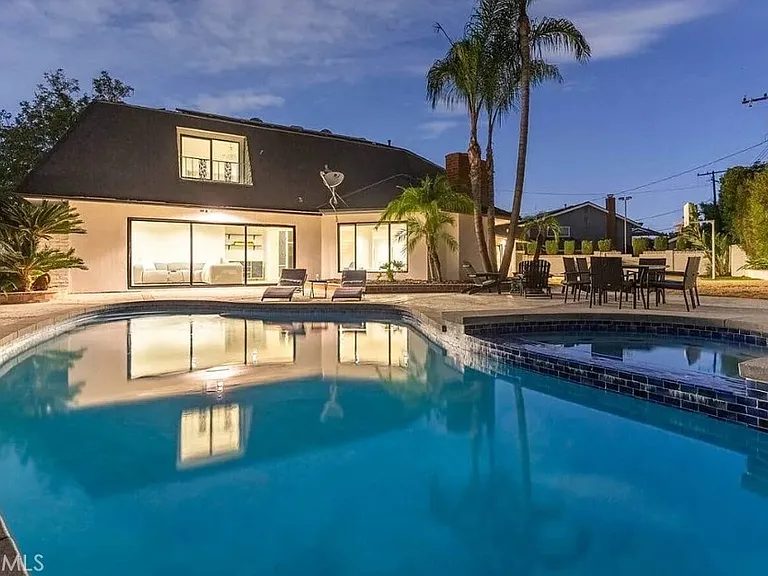Nhà bán 5 phòng ngủ tại Anaheim, CA - $1,850,000 - ảnh 10