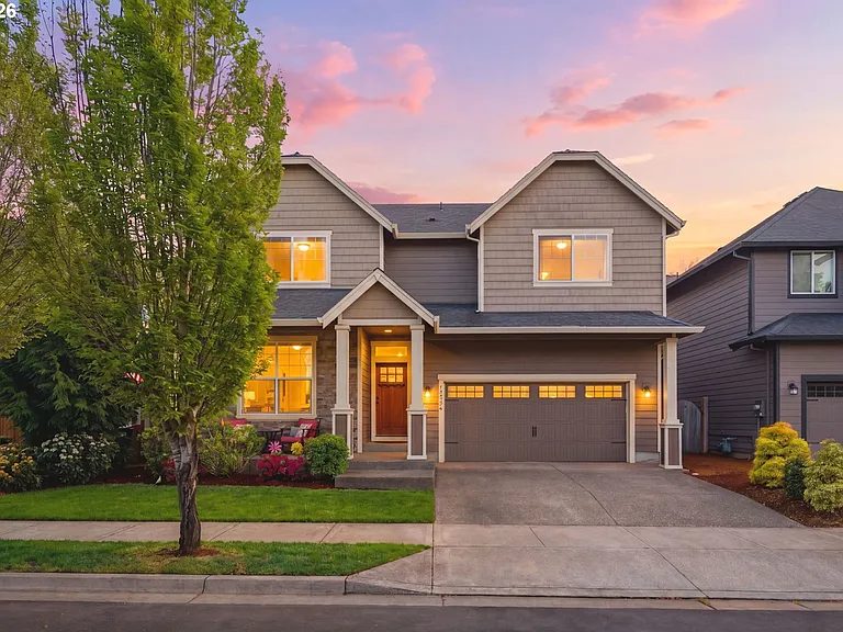 Nhà bán 5 phòng ngủ tại Oregon City, OR - $650,000