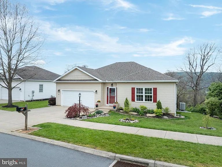 Nhà bán 3 phòng ngủ tại Bellefonte, PA - $410,000