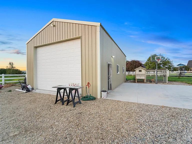 Nhà bán 4 phòng ngủ tại Caldwell, ID - $899,000 - ảnh 15