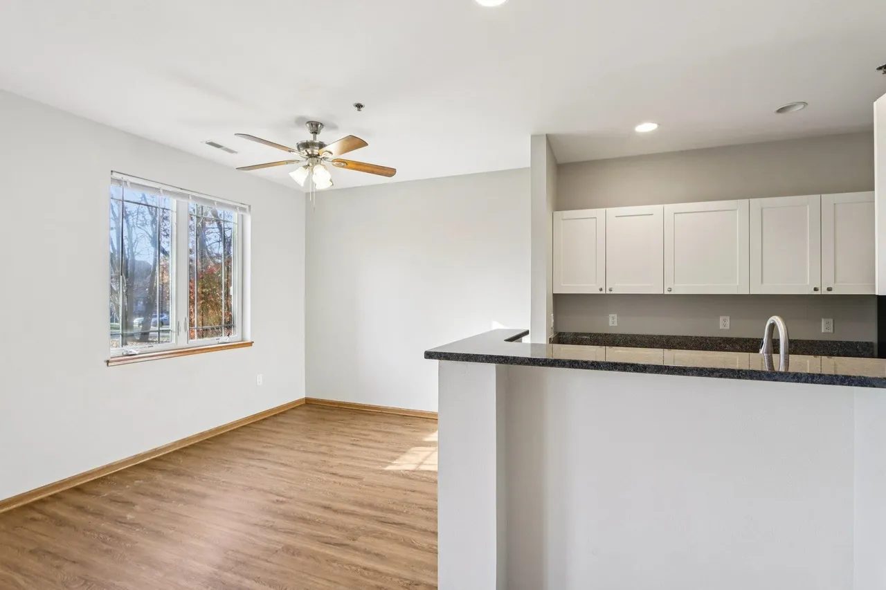 Nhà bán 2 phòng ngủ tại Fitchburg, WI - $294,000 - ảnh 4