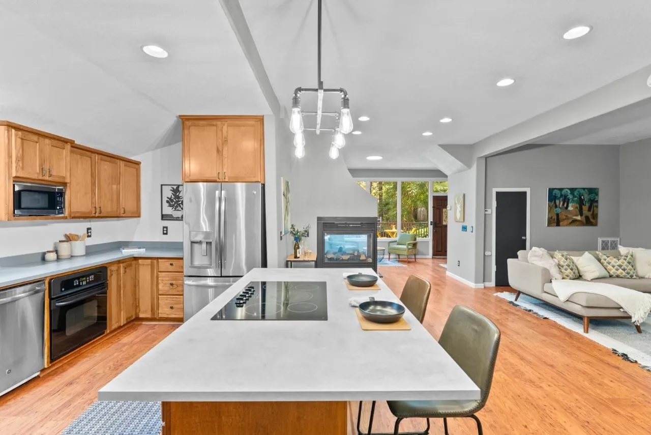 Nhà bán 3 phòng ngủ tại Brookdale, CA - $795,000 - ảnh 2