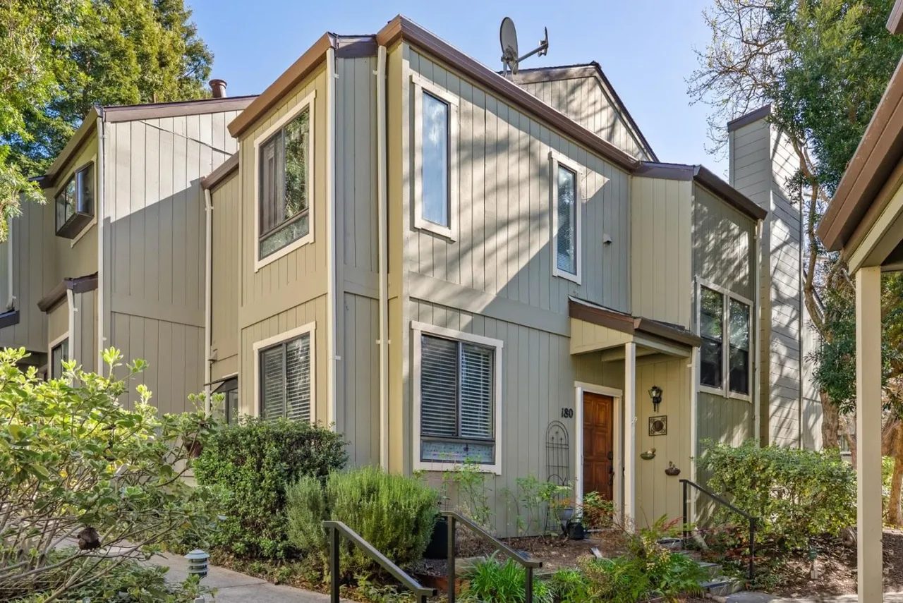 Nhà bán 2 phòng ngủ tại Scotts Valley, CA - $711,000