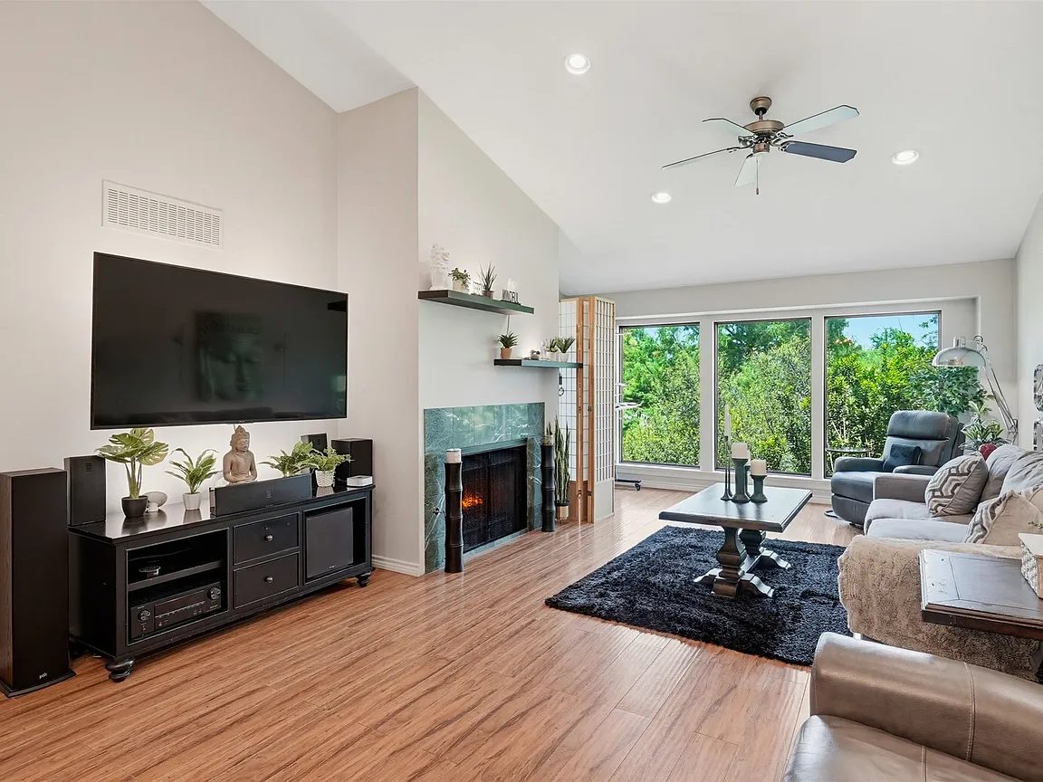 Nhà bán 2 phòng ngủ tại Dallas, TX - $325,000 - ảnh 2