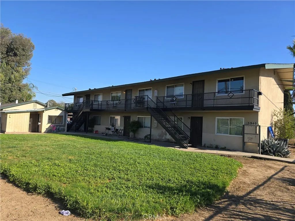 Nhà bán 16 phòng ngủ tại Fresno, CA - $1,175,000