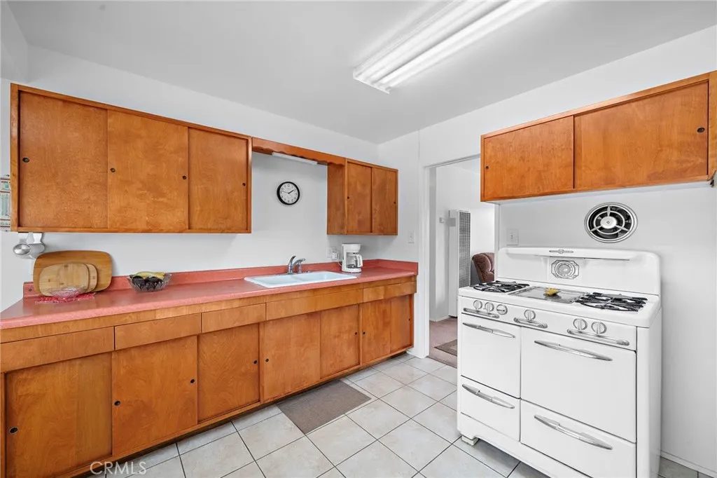 Nhà bán 4 phòng ngủ tại Westminster, CA - $959,000 - ảnh 4