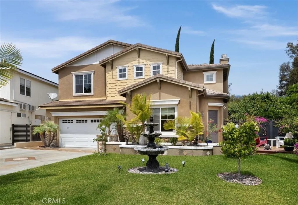 Nhà bán 4 phòng ngủ tại Anaheim, CA - $1,359,000