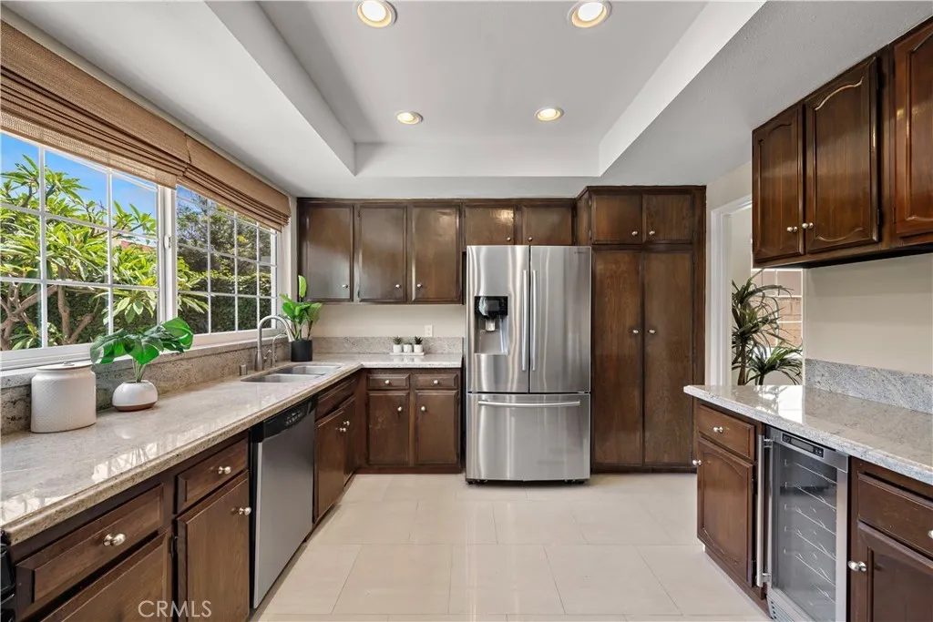 Nhà bán 4 phòng ngủ tại Anaheim, CA - $1,249,000 - ảnh 6
