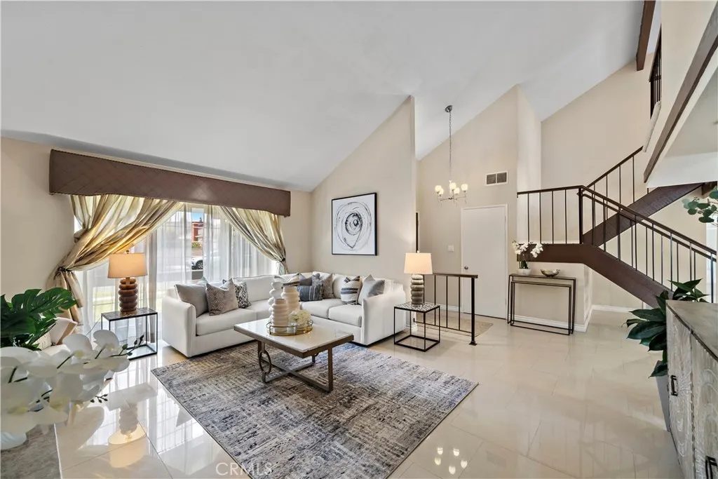 Nhà bán 4 phòng ngủ tại Anaheim, CA - $1,249,000 - ảnh 2