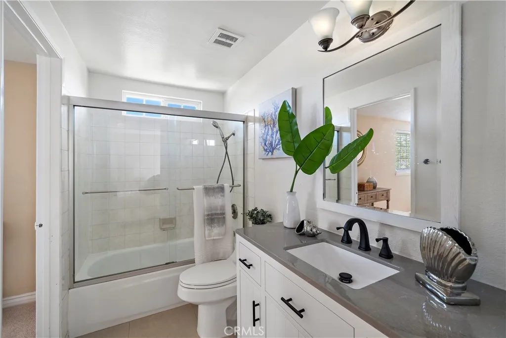 Nhà bán 4 phòng ngủ tại Anaheim, CA - $1,249,000 - ảnh 11