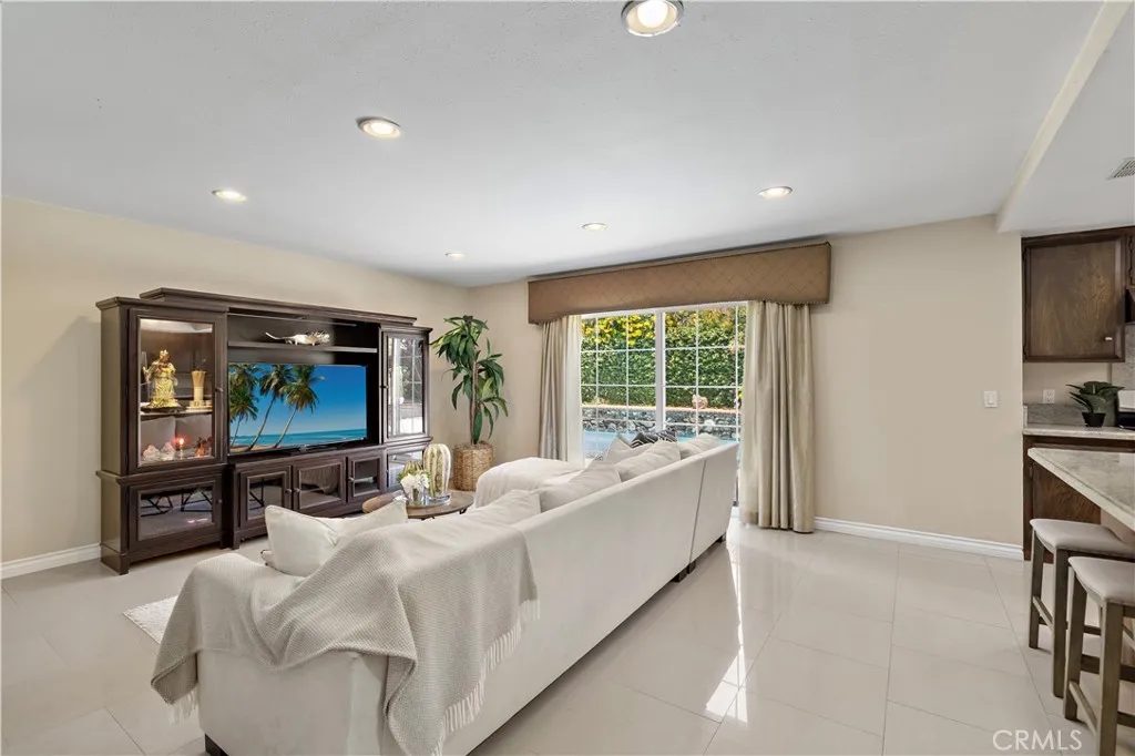 Nhà bán 4 phòng ngủ tại Anaheim, CA - $1,249,000 - ảnh 4