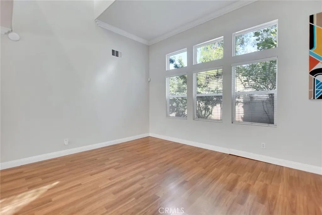 Nhà bán 3 phòng ngủ tại Corona, CA - $720,000 - ảnh 4