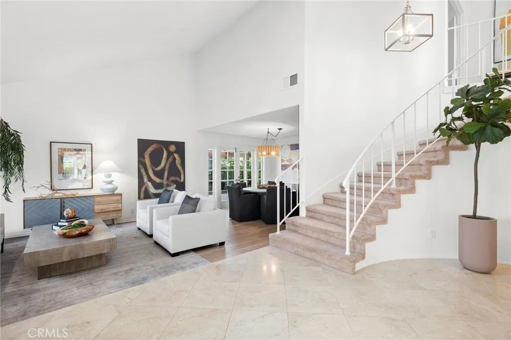 Nhà bán 5 phòng ngủ tại Laguna Hills, CA - $1,699,000 - ảnh 2