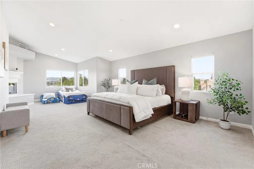 Nhà bán 4 phòng ngủ tại Anaheim, CA - $2,000,000 - ảnh 9