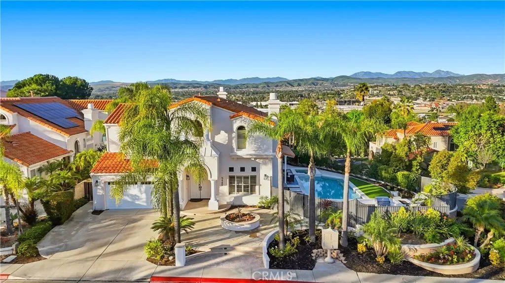 Nhà bán 4 phòng ngủ tại Anaheim, CA - $2,000,000
