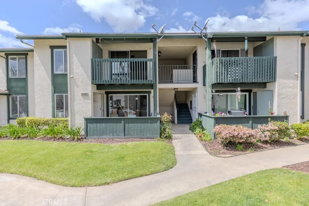 Nhà bán 2 phòng ngủ tại Lake Forest, CA - $475,000