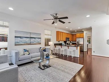 Nhà bán 4 phòng ngủ tại Gilroy, CA - $949,888 - ảnh 2