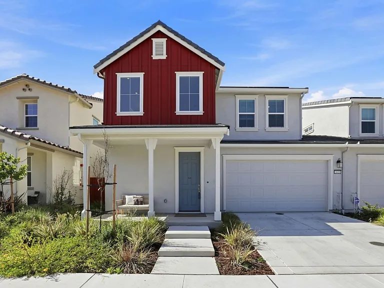 Nhà bán 4 phòng ngủ tại Gilroy, CA - $1,074,000