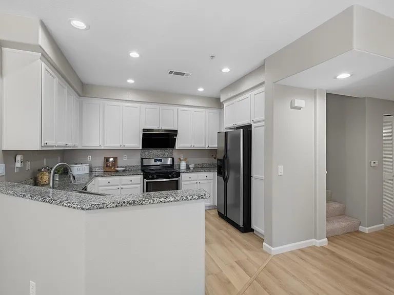 Nhà bán 3 phòng ngủ tại Milpitas, CA - $998,000 - ảnh 6