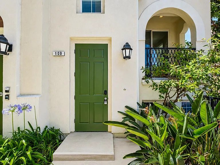 Nhà bán 3 phòng ngủ tại Milpitas, CA - $998,000
