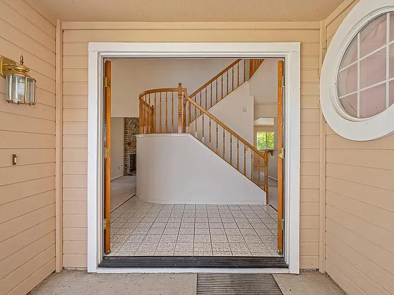 Nhà bán 4 phòng ngủ tại Elk Grove, CA - $630,000 - ảnh 2