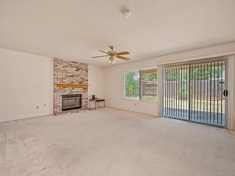 Nhà bán 4 phòng ngủ tại Elk Grove, CA - $630,000 - ảnh 6