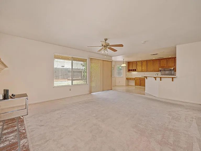 Nhà bán 4 phòng ngủ tại Elk Grove, CA - $630,000 - ảnh 5
