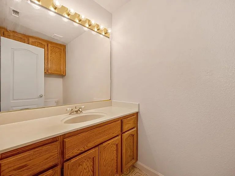 Nhà bán 4 phòng ngủ tại Elk Grove, CA - $630,000 - ảnh 8