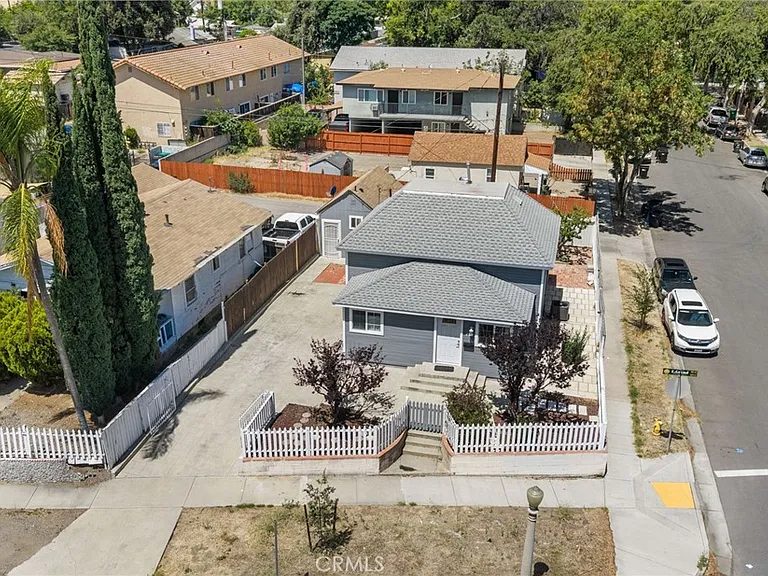 Nhà bán 2 phòng ngủ tại Corona, CA - $499,000