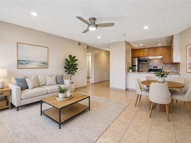 Nhà bán 2 phòng ngủ tại Santa Ana, CA - $399,000 - ảnh 2