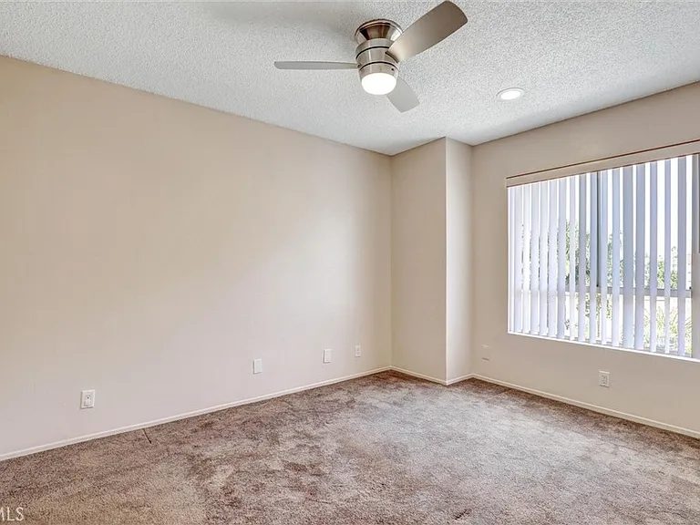 Nhà bán 2 phòng ngủ tại Santa Ana, CA - $399,000 - ảnh 5