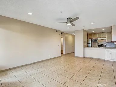 Nhà bán 2 phòng ngủ tại Santa Ana, CA - $399,000 - ảnh 3