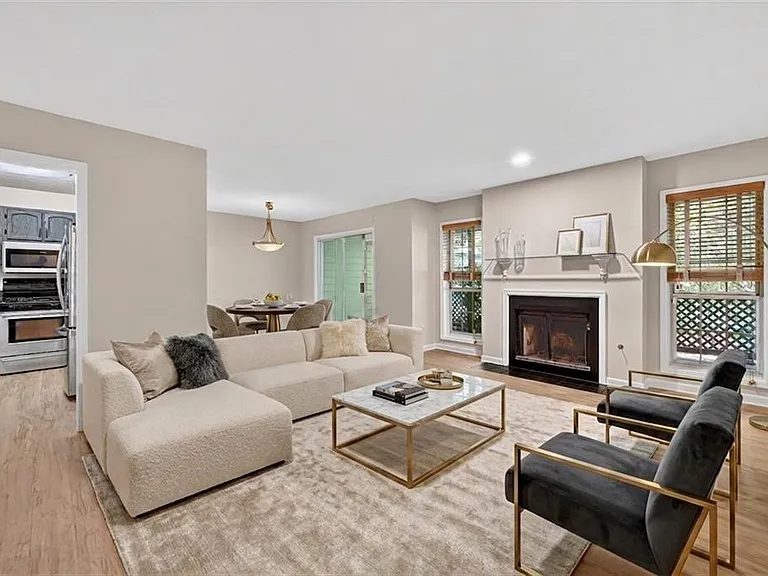 Nhà bán 2 phòng ngủ tại Atlanta, GA - $304,850