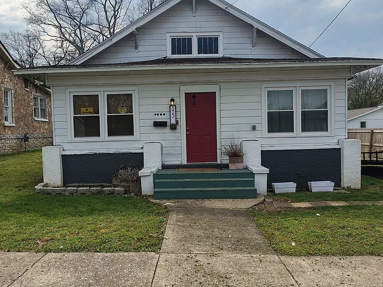 $225,000 - Nhà bán 3 phòng ngủ tại Hopkinsville, KY 42240