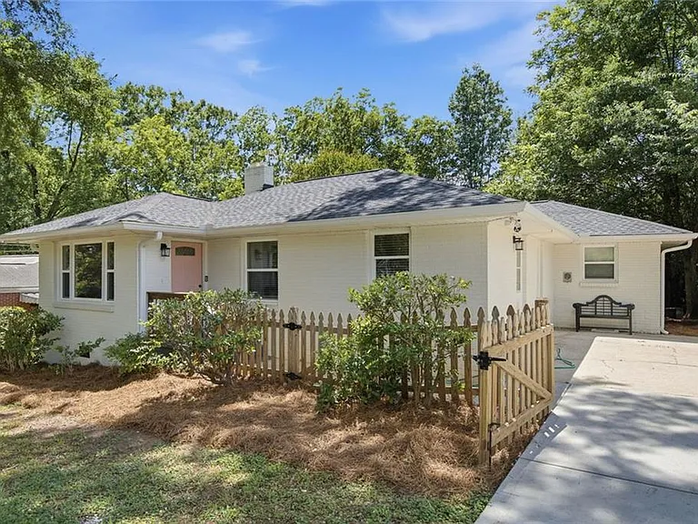 Nhà bán ,Georgia , 3 beds, 2 baths, 1520 sqft, lot 0.28 Acres Lot, Built in 1949, địa chỉ: 2140 Morris Ave, Tucker, GA 3